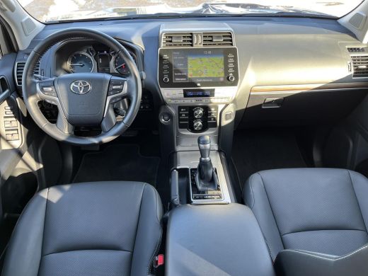 Toyota Land Cruiser Standaard Roof Window Van 2.8 D-4D Professional | Grijs kenteken | UIT VOORRAAD LEVERBAAR | ActivLease financial lease