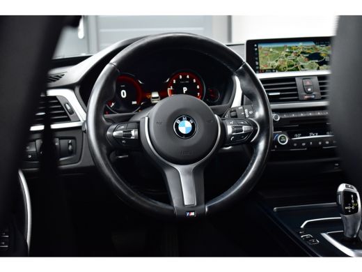 BMW 3 Serie Touring 318i M Sport Shadow Edition | NL-Auto | Digital Display | Audio Media Pack | Groot Navi P... ActivLease financial lease