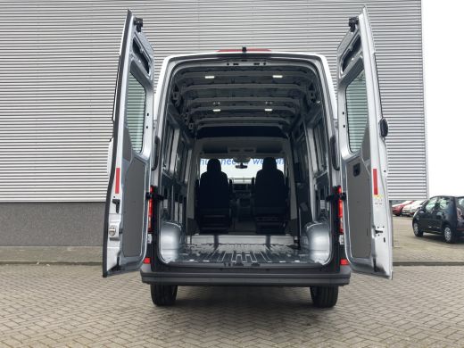 Volkswagen Crafter 2024 | 140 PK | Automaat | Geveerde bestuurdersstoel | Navigatie | Camera | Full LED ActivLease financial lease