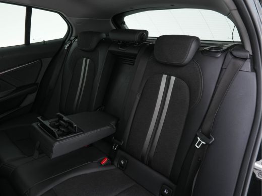 BMW 1 Serie 116d Executive Edition Sport-Line (INCL-BTW) *DIGI-COCKPIT | FULL-LED | NAVI-FULLMAP | LEATHER-MI... ActivLease financial lease