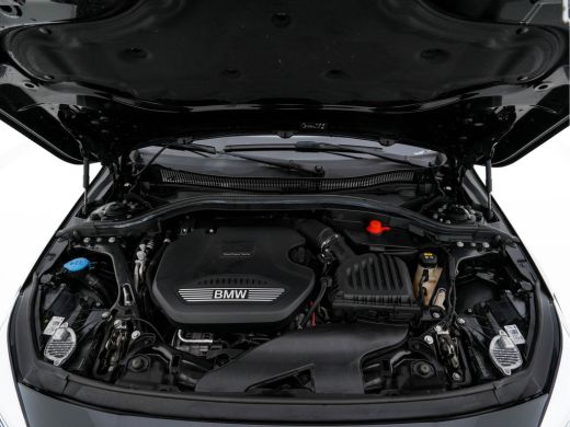 BMW 1 Serie 116d Executive Edition Sport-Line (INCL-BTW) *DIGI-COCKPIT | FULL-LED | NAVI-FULLMAP | LEATHER-MI... ActivLease financial lease