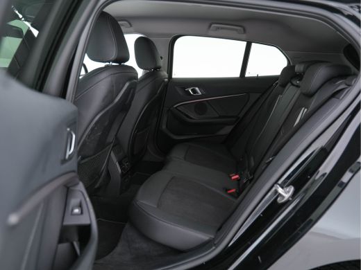 BMW 1 Serie 116d Executive Edition Sport-Line (INCL-BTW) *DIGI-COCKPIT | FULL-LED | NAVI-FULLMAP | LEATHER-MI... ActivLease financial lease