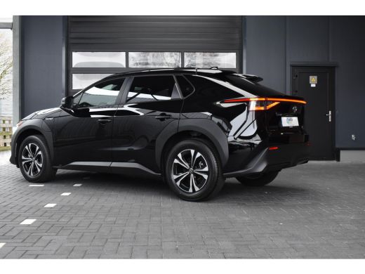 Toyota Bz4x Dynamic 71 kWh 3 Fase, Astral Black - OP VOORRAAD, OP = OP! ActivLease financial lease