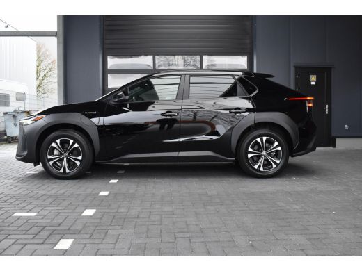 Toyota Bz4x Dynamic 71 kWh 3 Fase, Astral Black - OP VOORRAAD, OP = OP! ActivLease financial lease