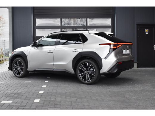 Toyota bZ4X Premium 71 kWh 3 Fase, Precious Silver - DIRECT LEVERBAAR ActivLease financial lease