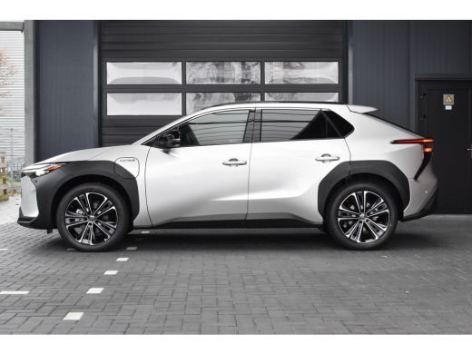 Toyota bZ4X Premium 71 kWh 3 Fase, Precious Silver - DIRECT LEVERBAAR ActivLease financial lease