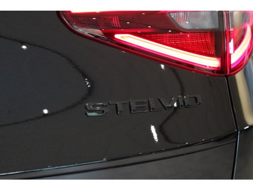 Alfa Romeo Stelvio 2.0 280 pk AWD Veloce Leder | Adaptieve Cruise | 20' LM Velgen | Geheugen | Camera | Stoel / Stuu... ActivLease financial lease