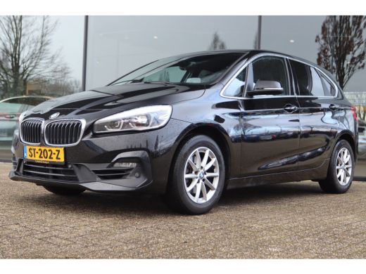 BMW 2 Serie ACTIVE TOURER AUT. 218i HIGH EX. | LEDER | HEAD-UP | LED | CRUISE | CLIMATE BMW 2 Serie ACTIVE TOURER AUT. 218i HIGH EX. | LEDER | HEAD-UP | LED | CRUISE | CLIMATE