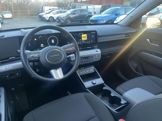 Hyundai KONA Electric Comfort Smart 65.4 kWh | Warmtepomp | BCA | 19'' Wielen | Stoelverwarming | Snelladen | Navigatie | ActivLease financial lease