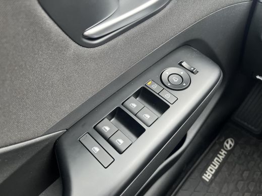 Hyundai KONA Electric Comfort Smart 65.4 kWh | Warmtepomp | BCA | Stoelverwarming | Snelladen | Navigatie | ActivLease financial lease
