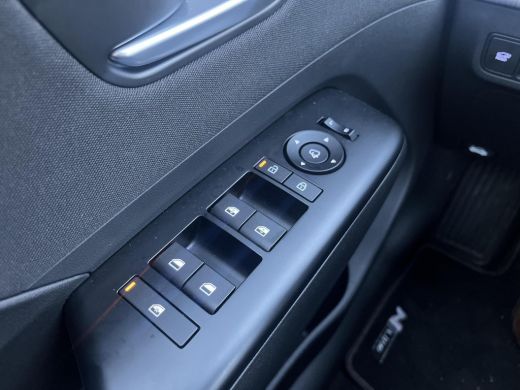 Hyundai KONA Electric Comfort Smart 65.4 kWh | Warmtepomp | BCA | 19'' Wielen | Stoelverwarming | Snelladen | Navigatie | ActivLease financial lease