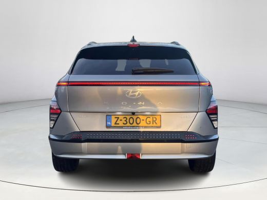 Hyundai Kona Comfort Smart 65.4 kWh | Rijklaarprijs dus GEEN afleverkosten! | Warmtepomp | 19'' Wielen | Stoel... ActivLease financial lease