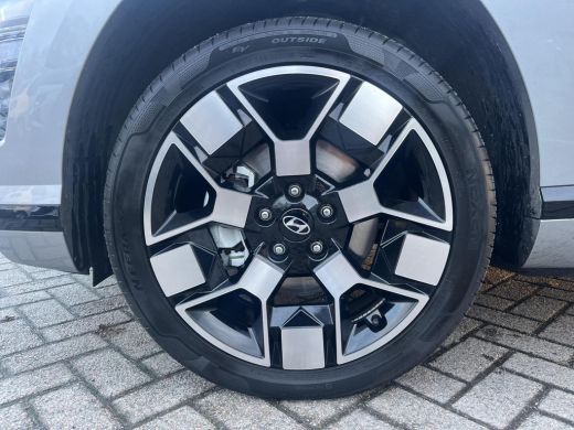 Hyundai Kona Comfort Smart 65.4 kWh | Rijklaarprijs dus GEEN afleverkosten! | Warmtepomp | 19'' Wielen | Stoel... ActivLease financial lease