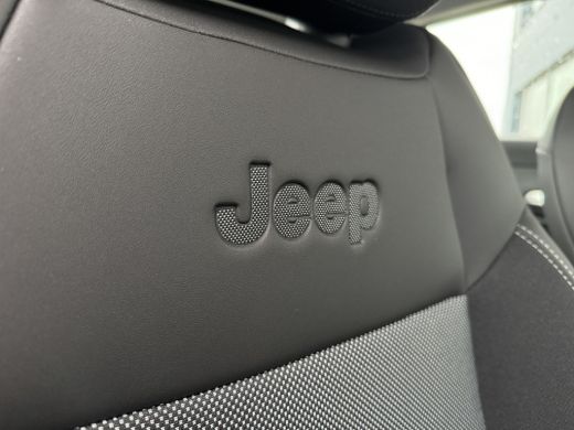 Jeep Avenger 1.2 Altitude | Camera | Sensoren V/A | JBL audio | Cruise Control | Elekt. klep | Navi | Carplay ActivLease financial lease