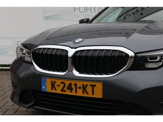 BMW 3 Serie Touring 320i Exe Ed Sportline NL AUTO | VIRTUAL COCKPIT | LED | SPORTSTOELEN | HALF LEDER | CARPL... ActivLease financial lease