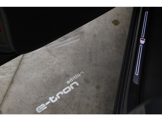 Audi Q8 e-tron 50 quattro 250kW/340pk S Edition S Line 95 kWh Trekhaak, Matrix led, 360 camera, 90 ActivLease financial lease