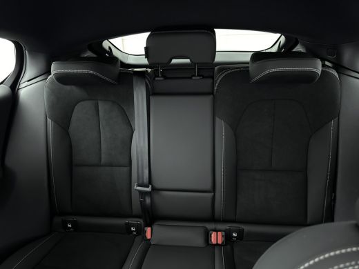 Volvo  C40 Extended Range Ultimate | 20" | Black Pack | Nubuck bekleding | Pixel LED | Getint glas ActivLease financial lease