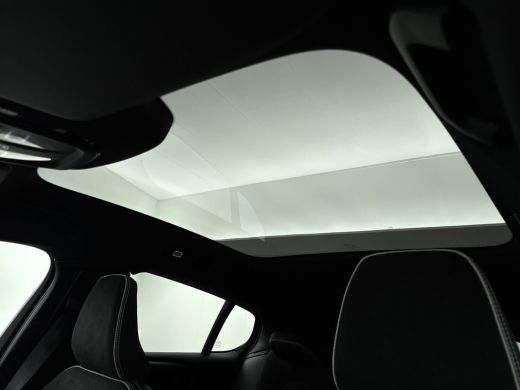Volvo  C40 Extended Range Ultimate | 20" | Black Pack | Nubuck bekleding | Pixel LED | Getint glas ActivLease financial lease