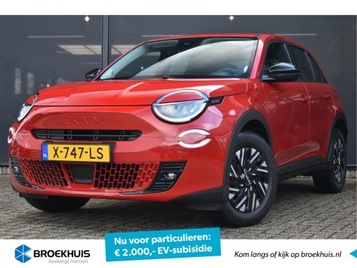 Fiat 600E RED 54 kWh DEMO-DEAL! | Navigatie | Full-LED | Parkeersensoren | Apple Carplay | Android Auto | C...