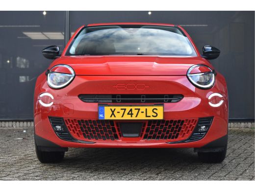 Fiat 600E RED 54 kWh DEMO-DEAL! | Navigatie | Full-LED | Parkeersensoren | Apple Carplay | Android Auto | C... ActivLease financial lease