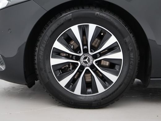 Mercedes A-Klasse 200 SEDAN 163 PK AUT. WIDESCREEN MBUX / CAMERA / STOELVERW / CARPLAY ActivLease financial lease