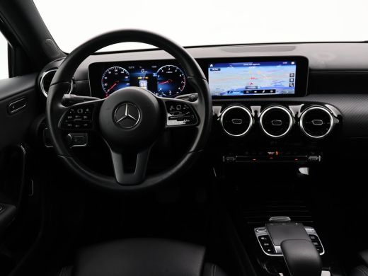Mercedes A-Klasse 200 SEDAN 163 PK AUT. WIDESCREEN MBUX / CAMERA / STOELVERW / CARPLAY ActivLease financial lease