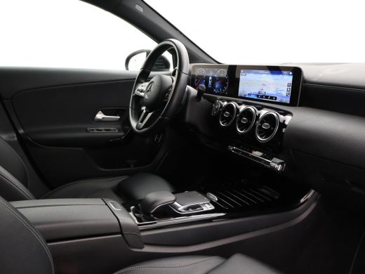 Mercedes A-Klasse 200 SEDAN 163 PK AUT. WIDESCREEN MBUX / CAMERA / STOELVERW / CARPLAY ActivLease financial lease
