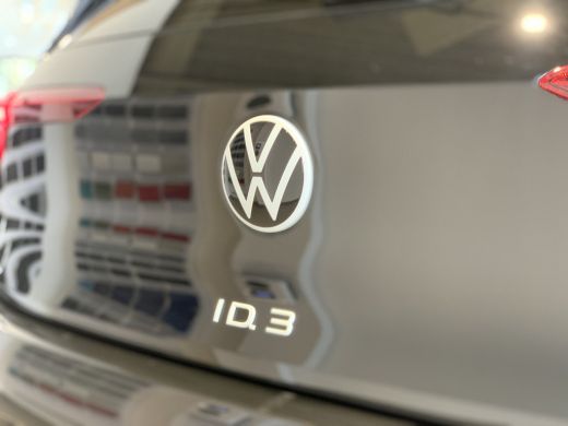 Volkswagen ID.3 Pro 58 kWh 204 pk / Achteruitrijcamera / Verwarmbaren voorstoelen / Koplampverlichting LED ActivLease financial lease