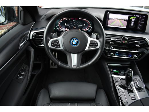 BMW 5 Serie Touring 530e M-Sport Mat-Krijt Pano 20inch ACC Laser HUD Comfortstoel ActivLease financial lease
