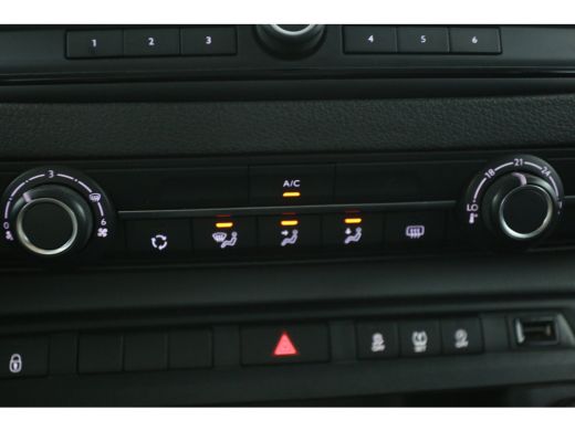 Toyota ProAce 2.0 D-4D L3H1 Dubbele Cabine l Airco Cruise PDC 6 Persoons Metallic ActivLease financial lease