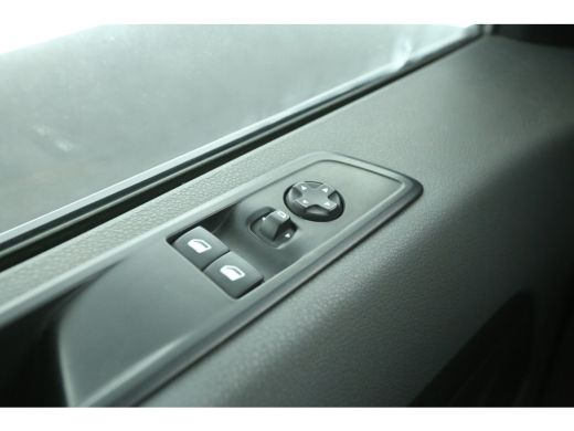 Toyota ProAce 2.0 D-4D L3H1 Dubbele Cabine l Airco Cruise PDC 6 Persoons Metallic ActivLease financial lease