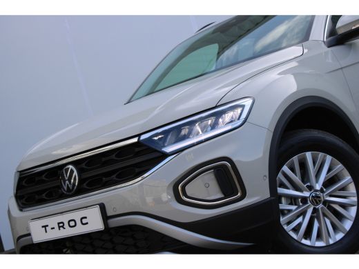 Volkswagen T-Roc 1.0 TSI 110 6MT Life Business Zijruiten achter en achterruit getint, 65% lichtabsorberend ActivLease financial lease