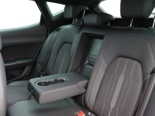 Seat Formentor 1.4 e-Hybrid Adrenaline 204PK DSG Stuur/stoelverwarming, parkeerhulp achter, keyless, 19'' lichtm... ActivLease financial lease