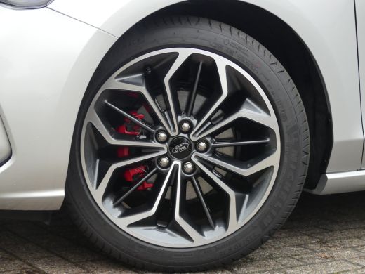 Ford Focus Wagon 1.0 EcoBoost Hybrid 125PK ST-Line X | STOEL+STUUR+VOORRUITVERWARMING | 18'' LMV | CAMERA | ActivLease financial lease