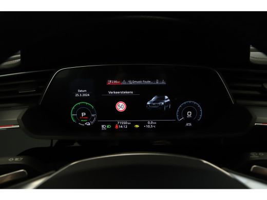 Audi e-tron e-tron 55 quattro advanced 95 kWh Panorama 360 Camera Trekhaak Memory 96 ActivLease financial lease