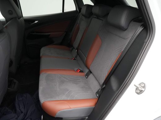 Volkswagen ID.4 First 204pk 77 kWh Navigatie Stuurverwarming Camera Acc demo AG ActivLease financial lease