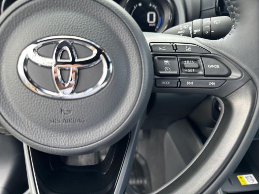 Toyota Yaris 1.5 Hybrid Executive Line | 06-10141018 Voor meer informatie ActivLease financial lease