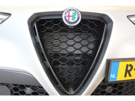 Alfa Romeo Stelvio 2.0T 280PK AWD Veloce Leder | Geheugen | Harman Kardon | Adaptief | Blind-spot ActivLease financial lease