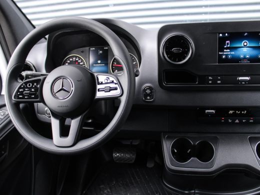 Mercedes Sprinter 317 1.9 CDI L3H2 170PK AUT Trekhaak, achteruitrijcamera, navigatie, cruise control, bijrijdersbank ActivLease financial lease