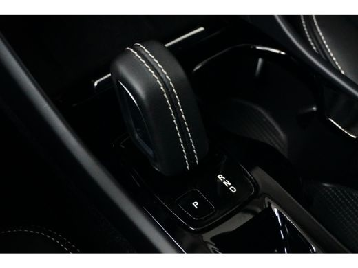 Volvo  XC40 T4 Recharge R-Design | Park Assist Pack | Alcantara | Getint glas | Verwarmbare voorruit | Draadl... ActivLease financial lease