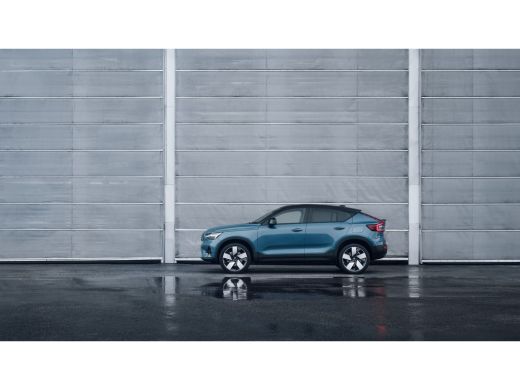 Volvo  C40 Single Motor Extended Range Ultimate 82 kWh | Getint glas | 20" wielen | Trekhaak | Alcantara sto... ActivLease financial lease