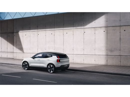 Volvo  EX30 Single Motor Extended Range Ultra 69 kWh | Climate Pack | 20" wielen | Getint glas | ActivLease financial lease