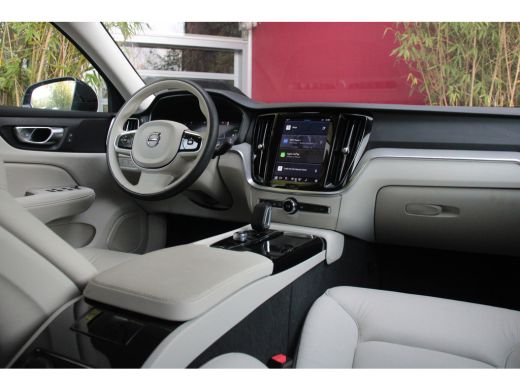 Volvo  V60 2.0 T6 Recharge AWD Core Bright | Adaptieve Cruise met Stuurhulp | Stuur- en stoelverwarming | BL... ActivLease financial lease