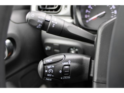Citroën C3 1.2 PureTech Plus actie model navigatie/parkeersensoren /climate regeling ActivLease financial lease