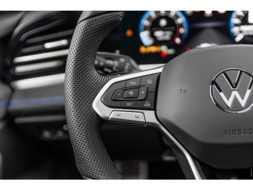 Volkswagen Passat Variant 1.5 eTSI 150 7DSG R-Line Business Automatisch | Panoramaschuif-kanteldak, elektrisch bedi... ActivLease financial lease
