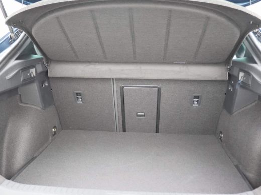Seat Formentor 1.4 e-Hybrid VZ Performance 245PK DSG Panoramadak, trekhaak, achteruitrijcamera, side assist, par... ActivLease financial lease