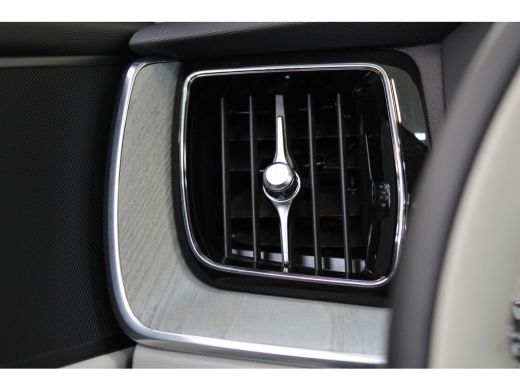 Volvo  XC60 T6 350PK AWD Plus Bright | Trekhaak | Blis | Achterb Verw | Power Seats | Panoramadak ActivLease financial lease
