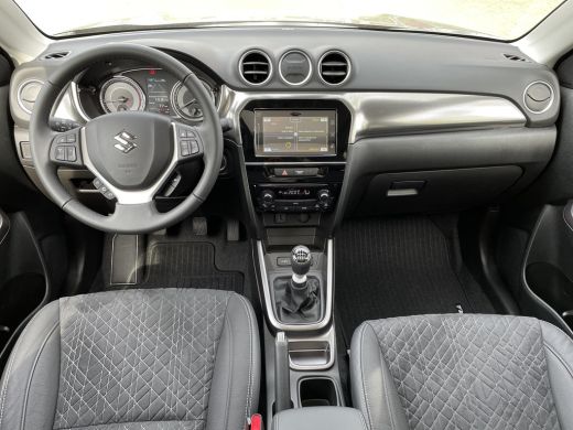 Suzuki Vitara 1.4 Boosterjet Style Smart Hybrid | Schuifdak | Uit voorraad leverbaar | 6 jaar garantie | ActivLease financial lease