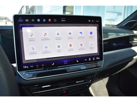 Volkswagen Passat Variant Volkswagen 1.5 eTSI 150PK DSG-7 R-Line | PANORAMADAK | SPORTSTOELEN ActivLease financial lease
