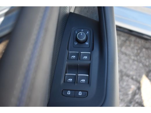 Volkswagen Passat Variant Volkswagen 1.5 eTSI 150PK DSG-7 R-Line | PANORAMADAK | SPORTSTOELEN ActivLease financial lease